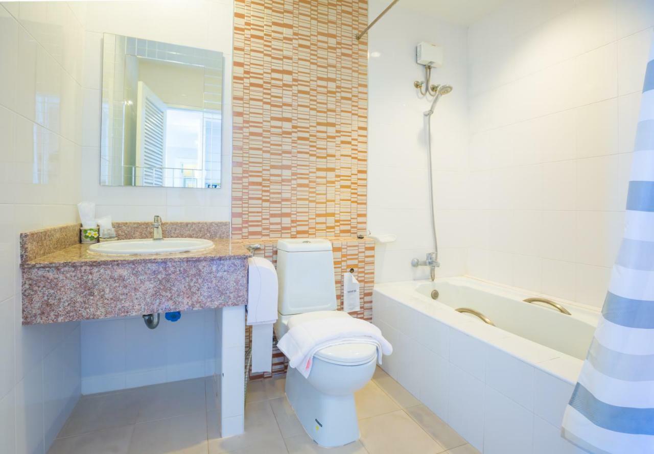 Kwan Ruen Park Hotel Nakhonratcsaszima Kültér fotó