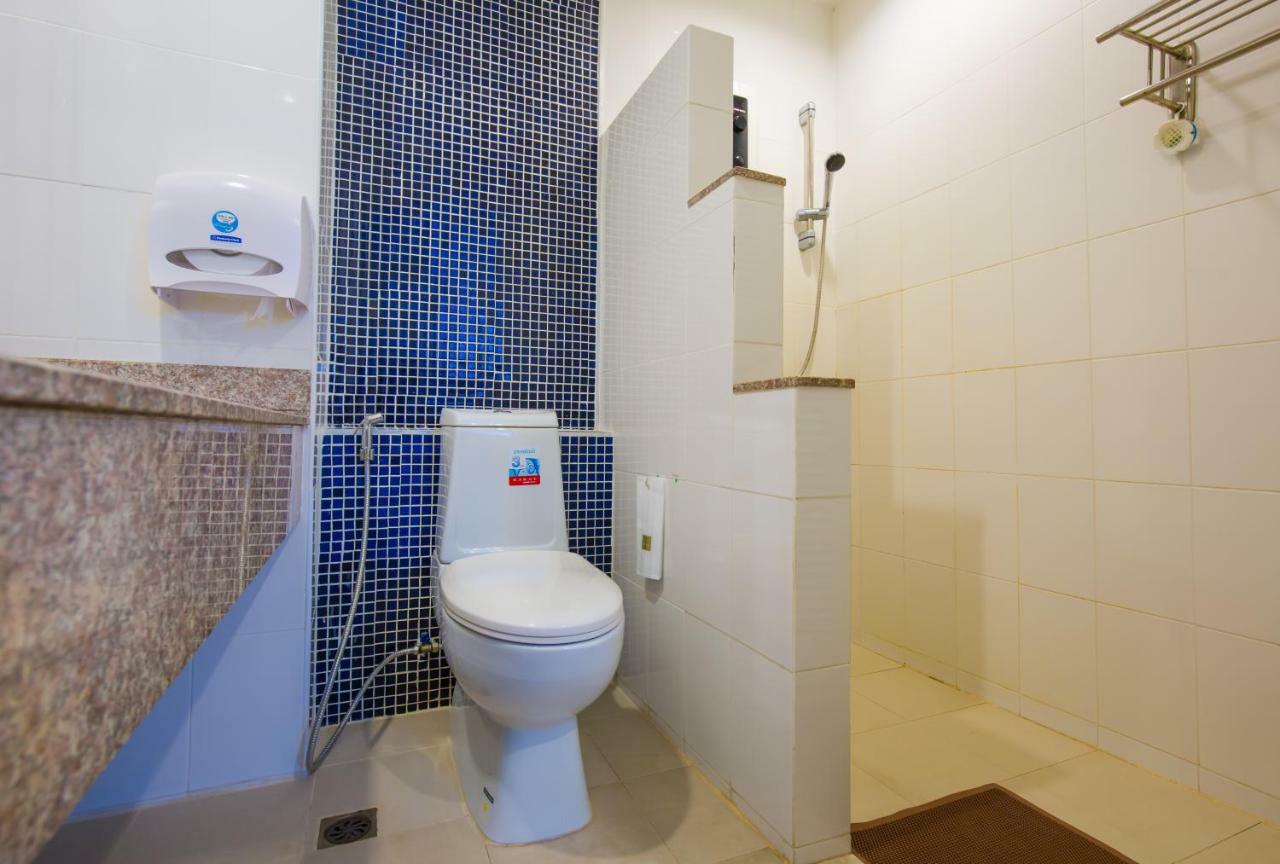 Kwan Ruen Park Hotel Nakhonratcsaszima Kültér fotó