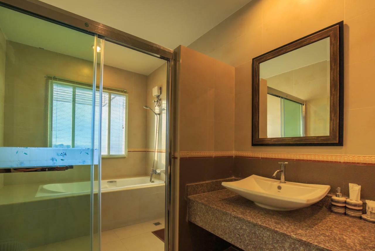 Kwan Ruen Park Hotel Nakhonratcsaszima Kültér fotó
